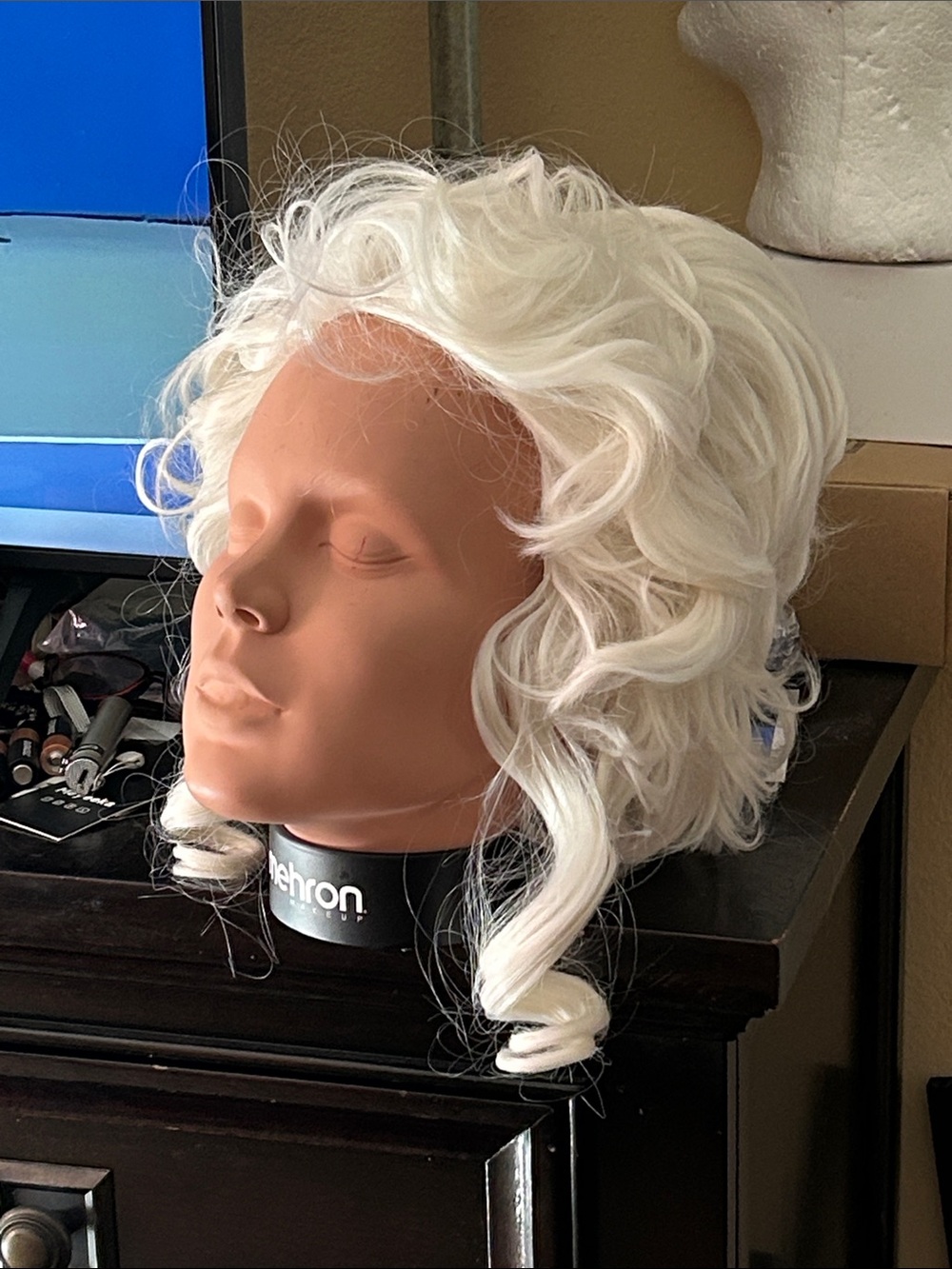 White Short Curly Women's Wig – Modern Styled Hairpiece